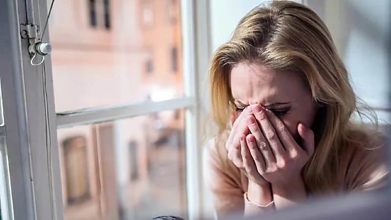 امرأة تتفاجئ بعلاقات زوجها النسائية المتعددة بعد زواجهما بـ 5 أشهر