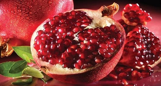 تخلصي من شيب الشعر نهائياً بقشور الرمان