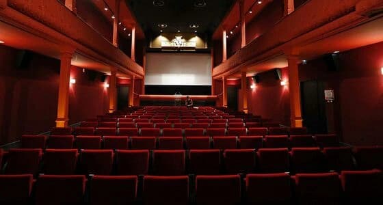 الصحافة العالمية تحتفي بقرار منح تراخيص دور السينما بالمملكة