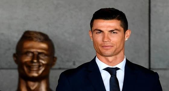 بعد موجة السخرية..تمثال رونالدو قبل وبعد التعديل