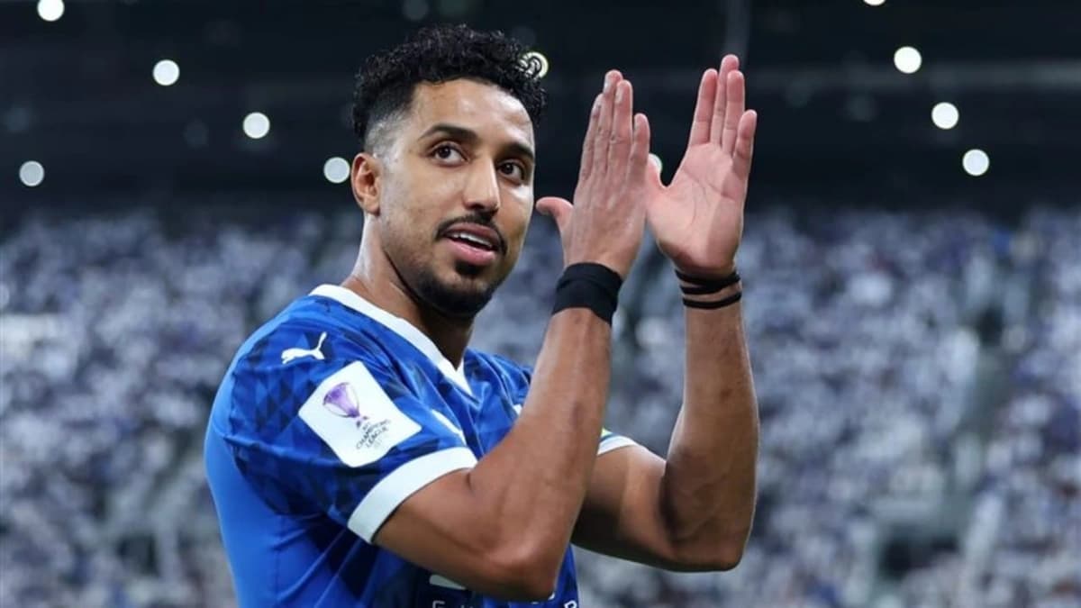 سالم الدوسري يؤدي مناسك العمرة.. صورة