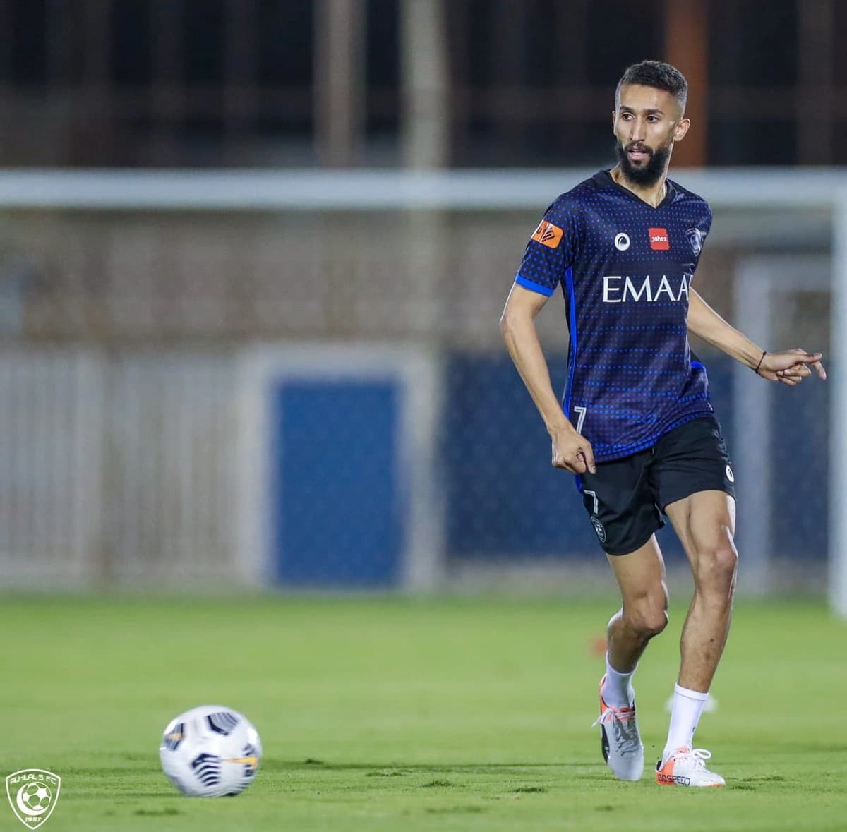 بالصور .. "البيشي" و"فيرنانديز" يشاركان في تدريبات الرائد