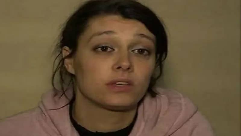 داعشية فرنسية تخلع النقاب وتطالب بالعودة لبلادها