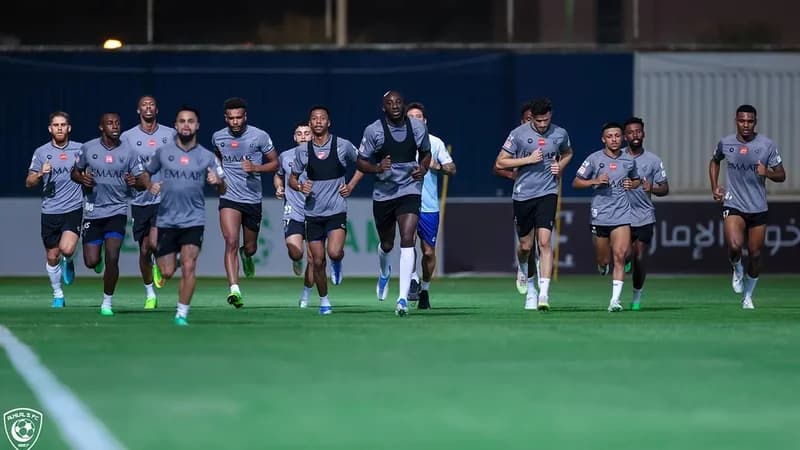 غياب 7 لاعبين من الهلال عن مواجهة الخليج