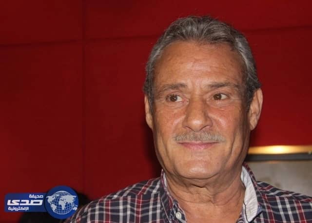 فاروق الفيشاوي يٌغادر طائرة تقله الي العراق ..والسبب درجة المقعد