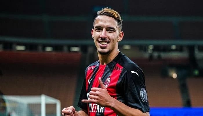 ليفربول يرغب في التعاقد مع لاعب عربي لمزاملة محمد صلاح