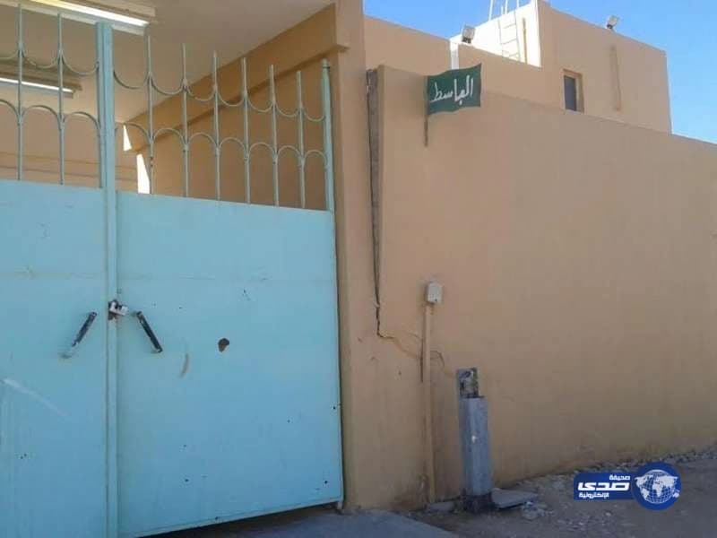 التحقيق في واقعة سقوط سور مدرسة في تبوك .. والأهالي يطالبون بحلول قبل عودة الدراسة