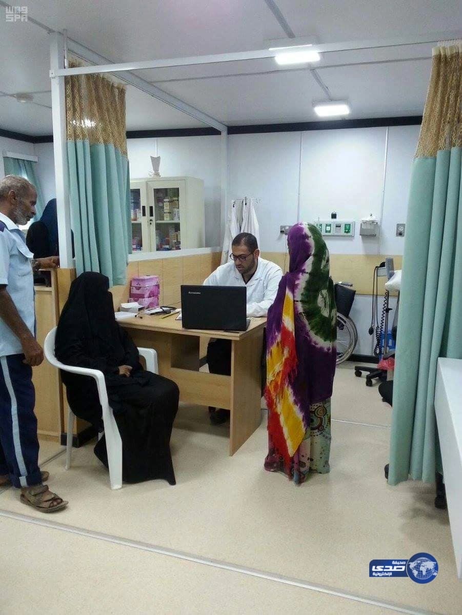 عيادات مركز الملك سلمان للإغاثة في أبخ تقدم خدماتها لـ 2450 لاجئاً يمنياً