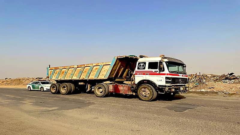 مصير قائد المركبة التي تساقطت منها أحجار كبيرة على طرق جدة