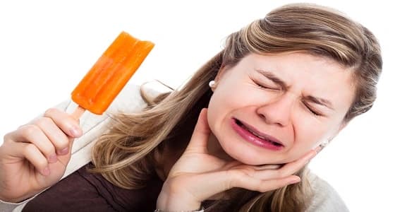 4 أطعمة يجب تجنبها لمرضى حساسية الأسنان