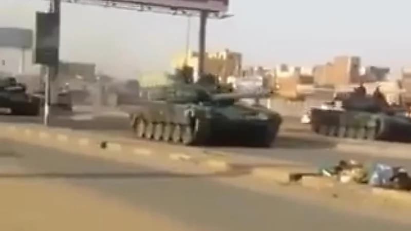 بالفيديو.. دبابات الجيش السوداني تجوب شوارع العاصمة