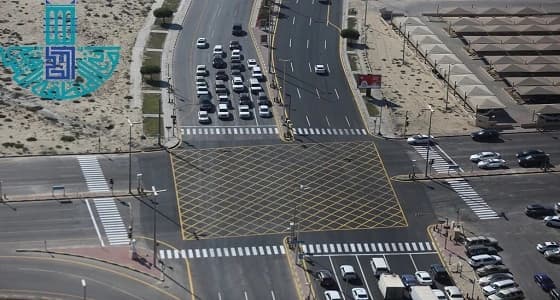 بالصور.. تصميم " المنطقة الصفراء الآمنة " لتهيئة تقاطع طريقين بالخبر