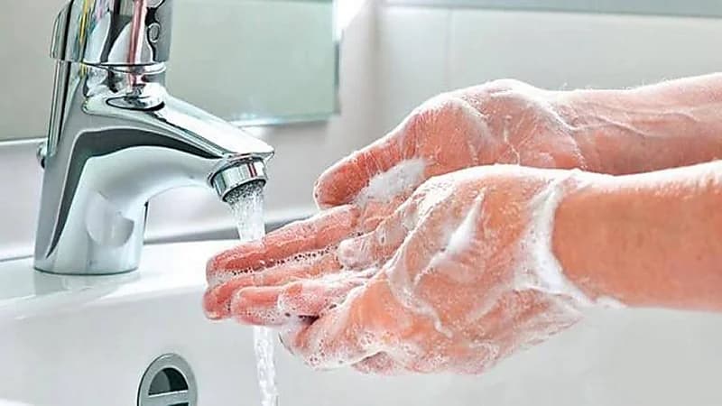 أهمية تطهير اليدين لتجنب انتقال الجراثيم الضارة