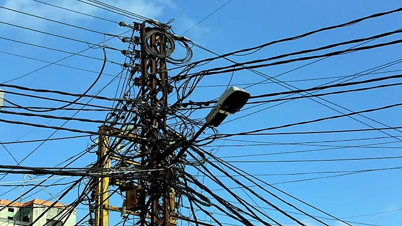 الكهرباء تعود مجددا إلى لبنان
