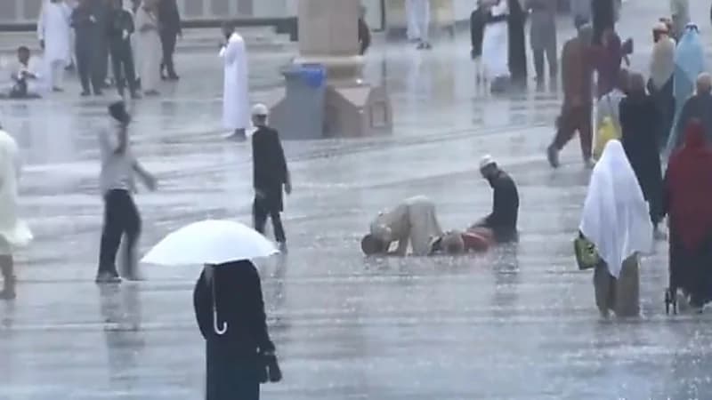 شاهد.. لحظة هطول أمطار غزيرة على المصلين والمعتمرين في المسجد النبوي