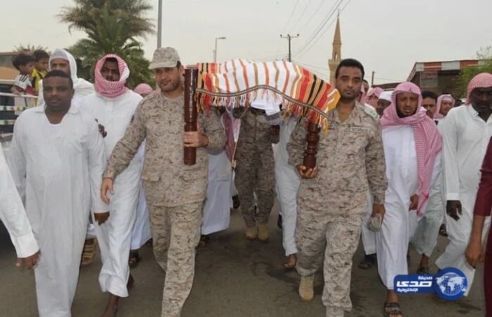 مواطني قرية المجنة يشيعون جثمان شهيد الواجب محمد بن علي حمدى