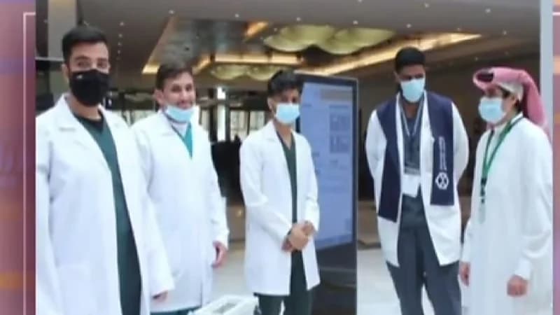 شاهد.. فريق سعودي ينجح في ابتكار جهاز طبي لتشخيص عدة أمراض