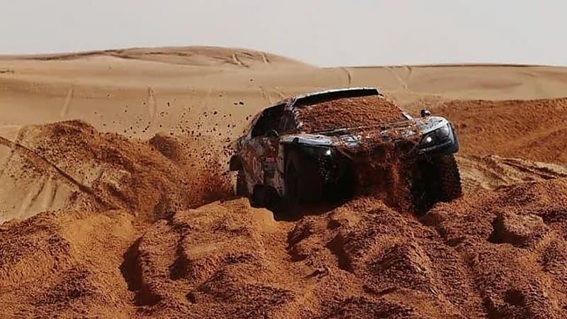 وضع اللمسات الأخيرة لرالي داكار السعودية