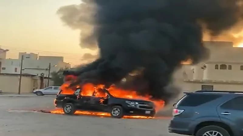 بالفيديو.. النيران تلتهم مركبة أثناء سيرها في الأفلاج